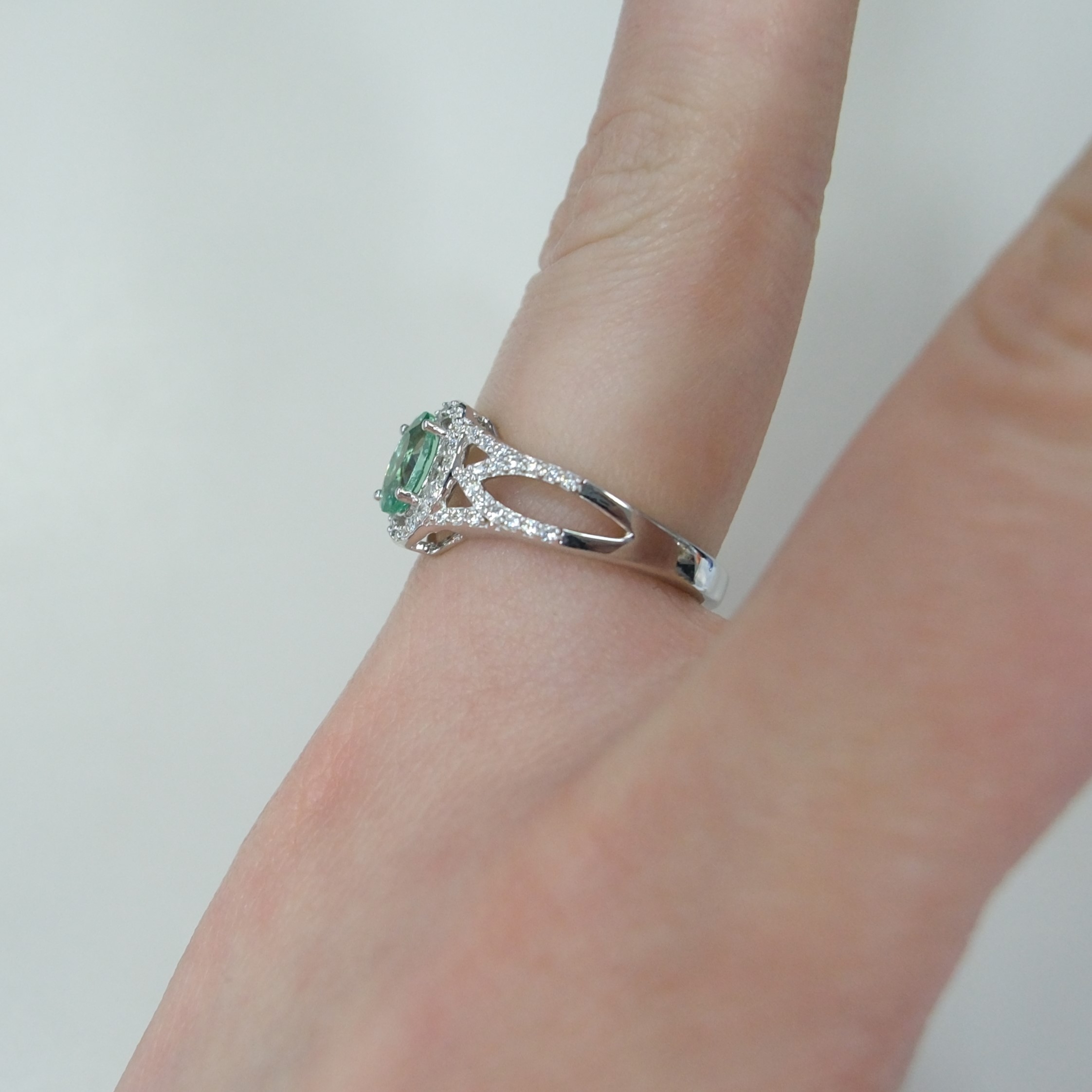 Серебряное кольцо с апатитом